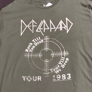 Junk Food Clothing: 
Def Leppard classic tour Tee- - Size L